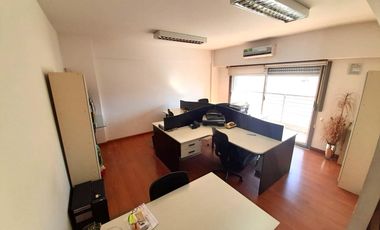 Oficina en Belgrano con cochera cubierta
