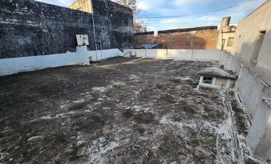 VENTA - Casa 3 dormitorios, con cochera y patio - España y Hospitales, Rosario. APTO CRÉDITO.