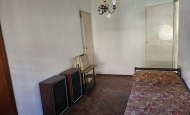 VENTA - Casa 3 dormitorios, con cochera y patio - España y Hospitales, Rosario. APTO CRÉDITO.