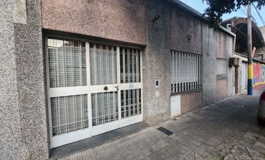 VENTA - Casa 3 dormitorios, con cochera y patio - España y Hospitales, Rosario. APTO CRÉDITO.