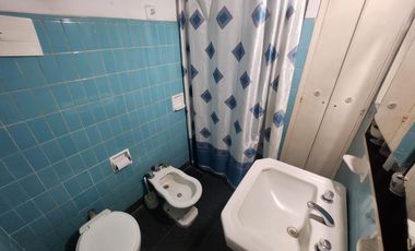 VENTA - Casa 3 dormitorios, con cochera y patio - España y Hospitales, Rosario. APTO CRÉDITO.