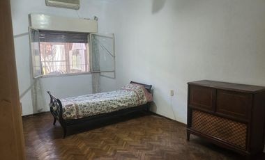 VENTA - Casa 3 dormitorios, con cochera y patio - España y Hospitales, Rosario. APTO CRÉDITO.
