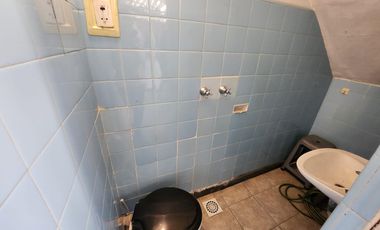 VENTA - Casa 3 dormitorios, con cochera y patio - España y Hospitales, Rosario. APTO CRÉDITO.