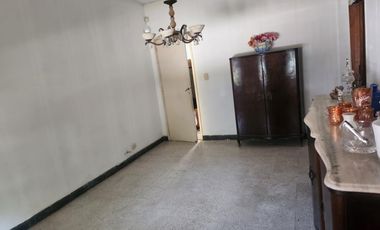 VENTA - Casa 3 dormitorios, con cochera y patio - España y Hospitales, Rosario. APTO CRÉDITO.
