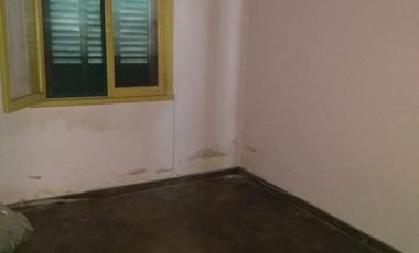 Casa en venta - 2 dormitorios 1 baño - cochera - 300mts2 - La Plata
