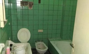 Casa en venta - 2 dormitorios 1 baño - cochera - 300mts2 - La Plata