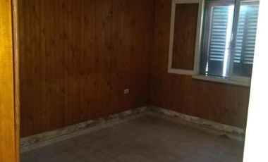 Casa en venta - 2 dormitorios 1 baño - cochera - 300mts2 - La Plata