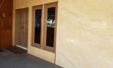 DI JUAL CEPAT RUMAH SECONDARY LUAS,KOKOH DAN STRATEGIS DI JAGAKARSA