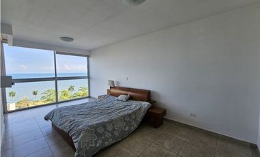 Se alquila apartamento en Avenida Balboa, PH H2O
