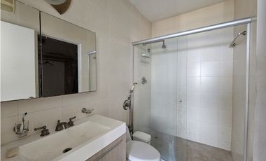 Se alquila apartamento en Avenida Balboa, PH H2O