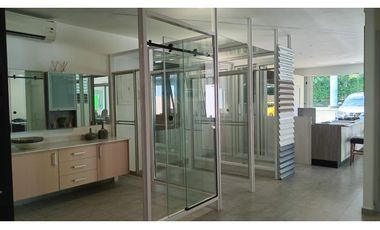 PARQUE LEFEVRE / SANTA ELENA / 437M / LOCAL CON OFICINAS Y BODEGA JC