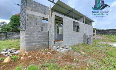 REMATE DE LOTE CON ESTRUCTURA EN VENTA EN LA ACEQUIA