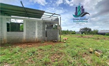 REMATE DE LOTE CON ESTRUCTURA EN VENTA EN LA ACEQUIA