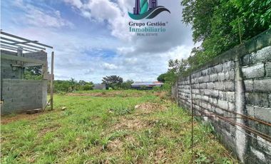 REMATE DE LOTE CON ESTRUCTURA EN VENTA EN LA ACEQUIA