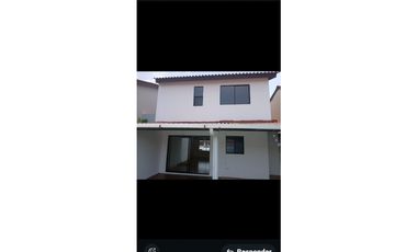 ALQUILO CASA EN LAS ARBOLEDASLOS ROBLES EN CHORRERA