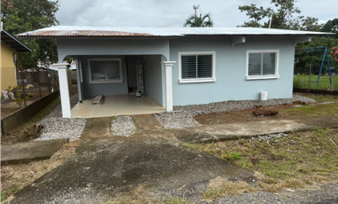 Vendo casa en Algarrobos cerca de David y Dolega