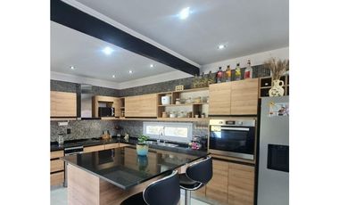 VENTA CASA EN EL CLUB DE CAMPO SANTA IRENE – COMARCAS DE LUJN