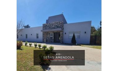 VENTA CASA EN EL CLUB DE CAMPO SANTA IRENE – COMARCAS DE LUJN