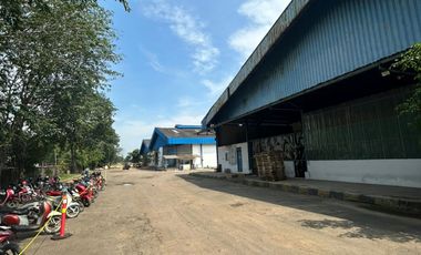 Gudang industri Jatake luas 6000 m , akses kontainer