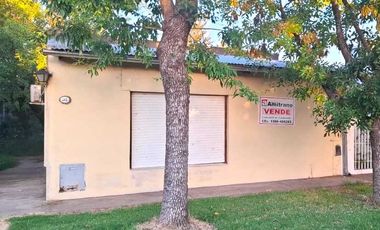 Casa en venta en Ameghino