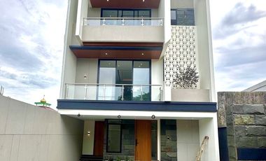 Rumah dalam townhouse di kemang kolam renang dan rooftop