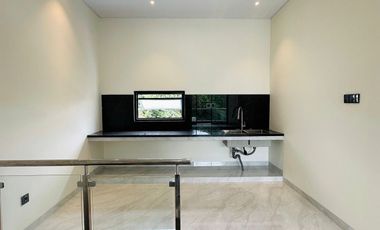 Rumah dalam townhouse di kemang kolam renang dan rooftop