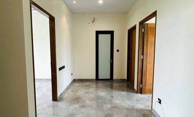 Rumah dalam townhouse di kemang kolam renang dan rooftop