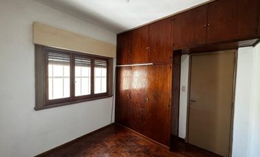 Casa en alquiler en Ramos Mejia Sur
