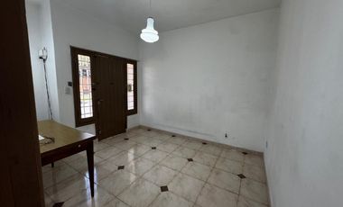 Casa en alquiler en Ramos Mejia Sur