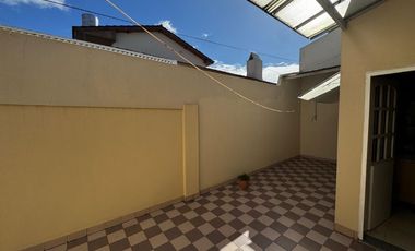 Casa en alquiler en Ramos Mejia Sur