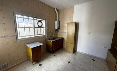 Casa en alquiler en Ramos Mejia Sur