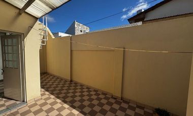 Casa en alquiler en Ramos Mejia Sur