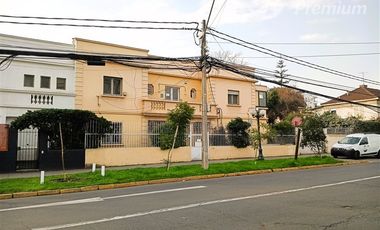 Casa en Venta en MANUEL MONTT CON DIAGONAL ORIENTE
