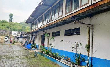 Gudang terawat Dan Luas di main road Raya lembang