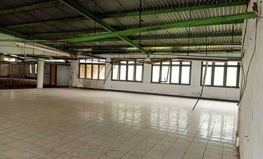 Gudang terawat Dan Luas di main road Raya lembang