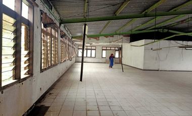 Gudang terawat Dan Luas di main road Raya lembang