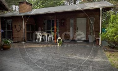 Casa con 2uf. en Costa del Este - Avenida 2 entre Dalias y Rosas