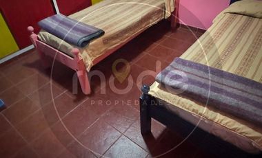 Casa con 2uf. en Costa del Este - Avenida 2 entre Dalias y Rosas