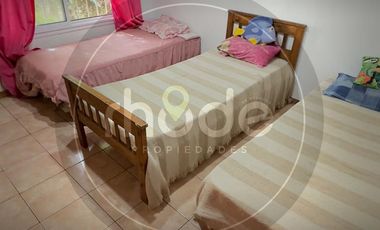 Casa con 2uf. en Costa del Este - Avenida 2 entre Dalias y Rosas