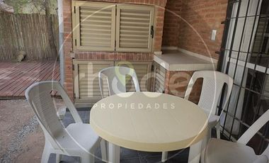 Casa con 2uf. en Costa del Este - Avenida 2 entre Dalias y Rosas