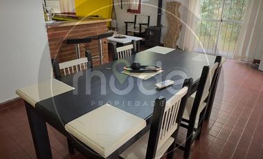 Casa con 2uf. en Costa del Este - Avenida 2 entre Dalias y Rosas