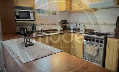 Casa con 2uf. en Costa del Este - Avenida 2 entre Dalias y Rosas