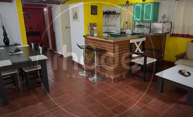 Casa con 2uf. en Costa del Este - Avenida 2 entre Dalias y Rosas