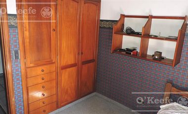 En Berazategui Hermoso Chalet de 8 ambientes con parque y pileta en venta sobre terreno de 1940m2.