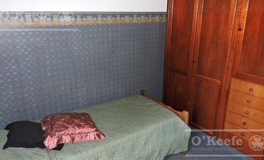 En Berazategui Hermoso Chalet de 8 ambientes con parque y pileta en venta sobre terreno de 1940m2.
