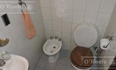 En Berazategui Hermoso Chalet de 8 ambientes con parque y pileta en venta sobre terreno de 1940m2.