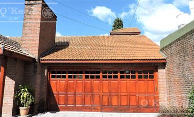 En Berazategui Hermoso Chalet de 8 ambientes con parque y pileta en venta sobre terreno de 1940m2.