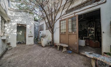 Terreno con casa y galpón a reciclar en venta en Villa Lynch San Martin