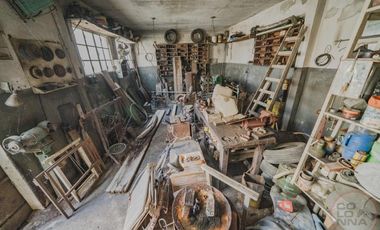 Terreno con casa y galpón a reciclar en venta en Villa Lynch San Martin