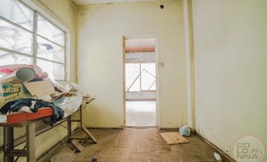 Terreno con casa y galpón a reciclar en venta en Villa Lynch San Martin